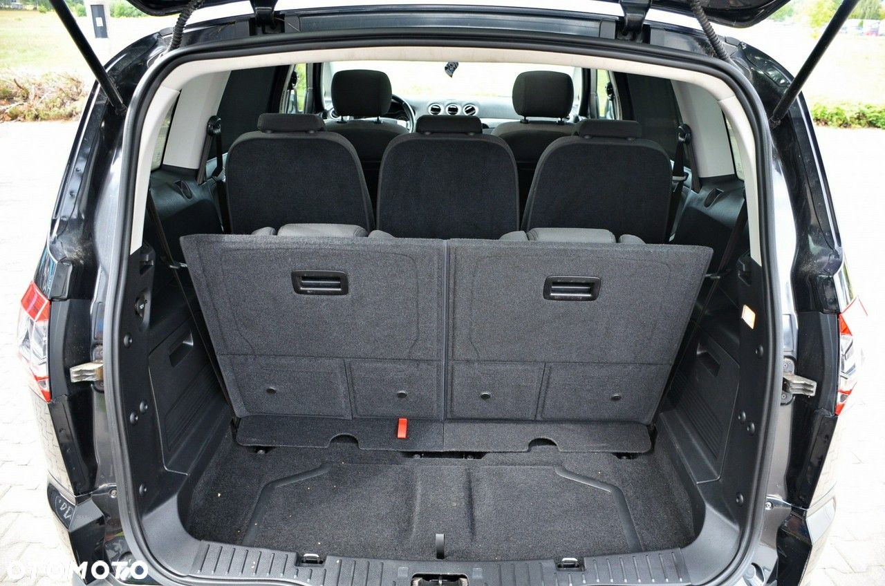 Ford S-Max - 12