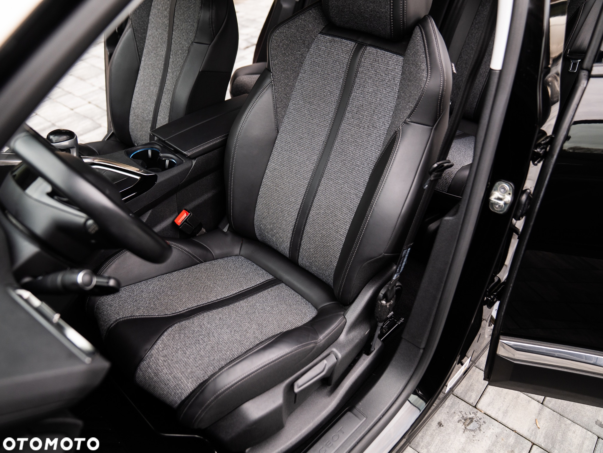 Peugeot 3008 PureTech 130 Stop & Start GPF Allure Pack - 25