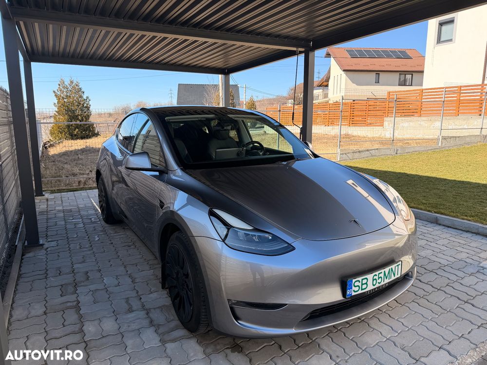 Tesla Model Y - 10
