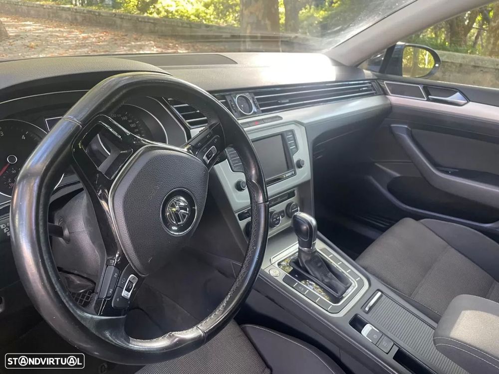 VW Passat Variant 2.0 TDI Confortline DSG - 8