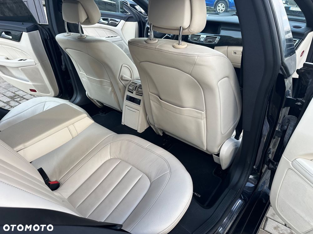 Mercedes-Benz CLS 350 CDI 4-Matic BlueEff - 12