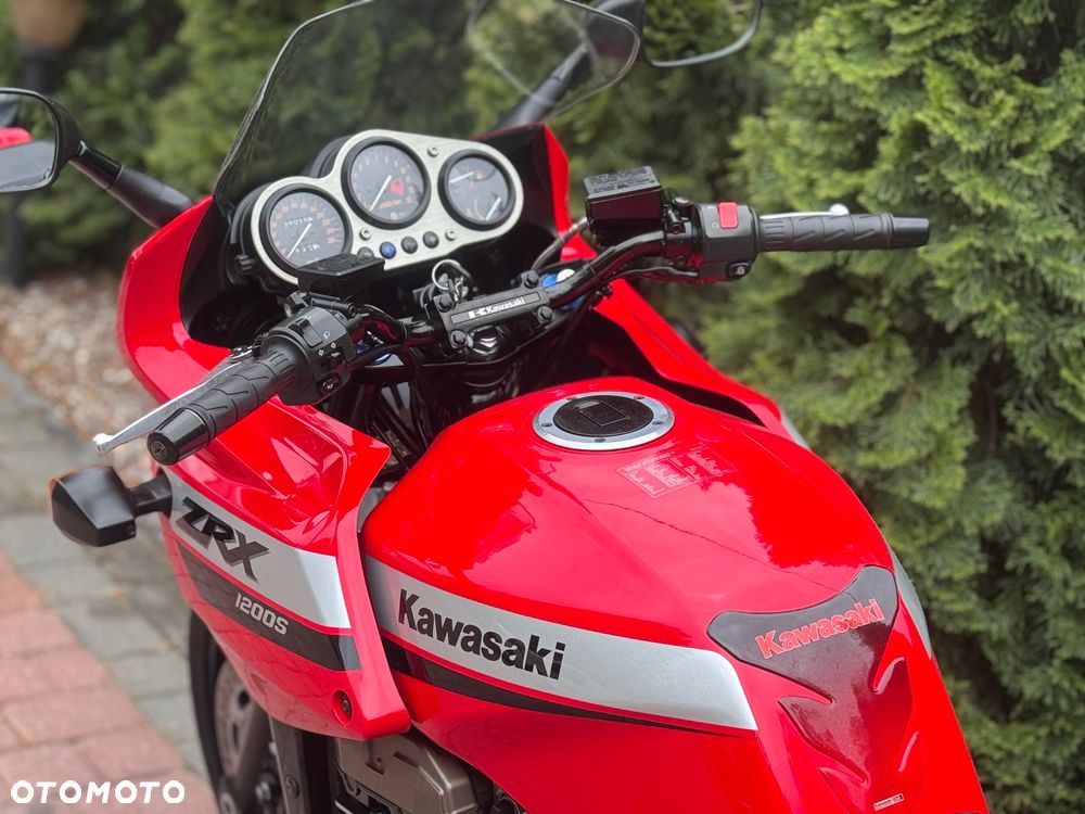 Kawasaki ZRX - 9