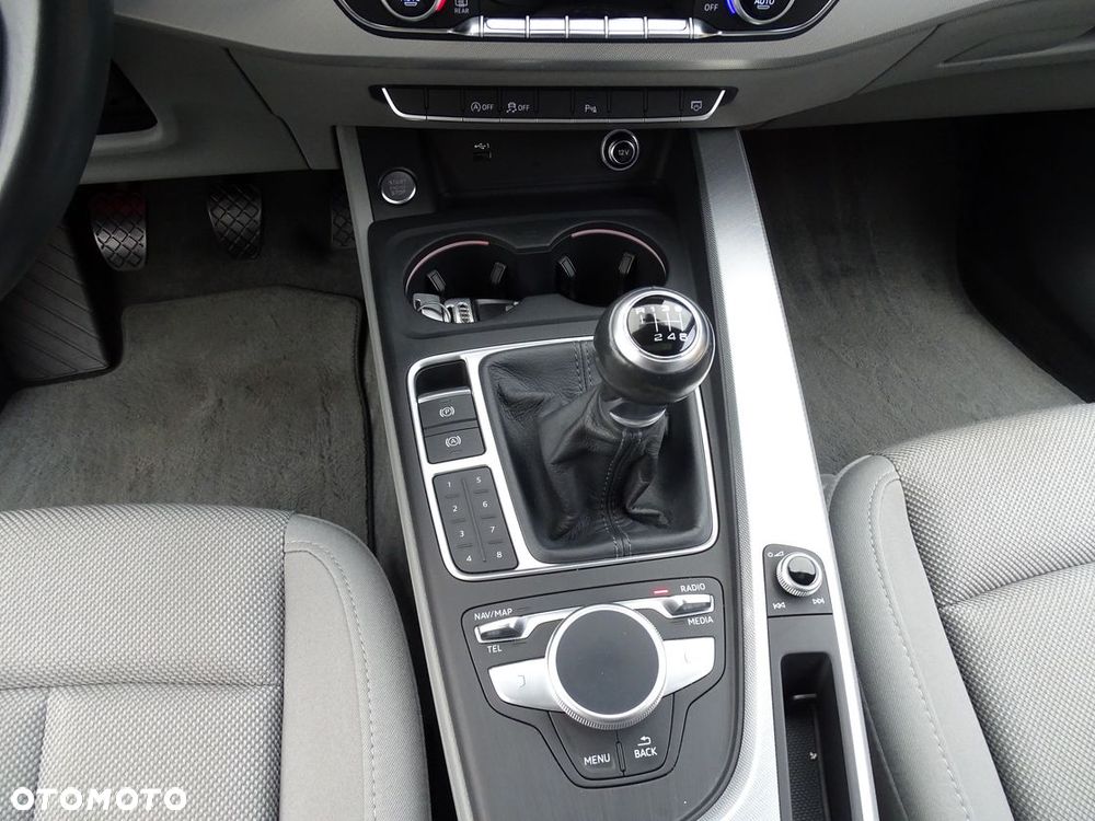 Audi A4 Avant 2.0 TDI DPF clean diesel Ambiente - 31