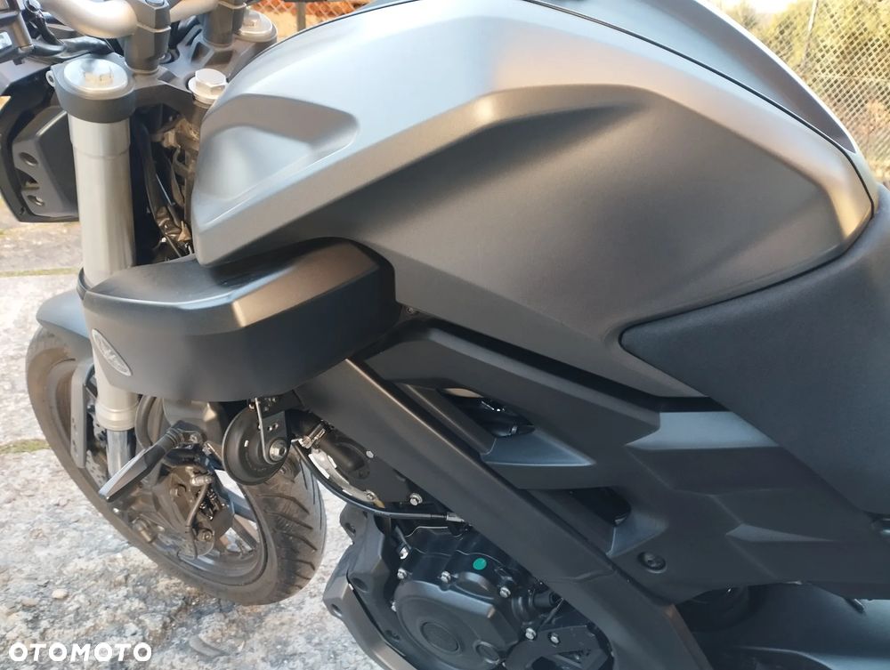 Yamaha MT - 19