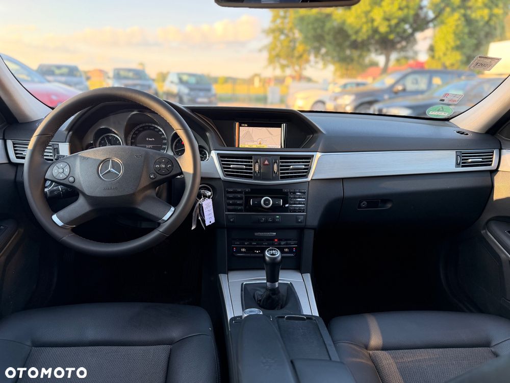 Mercedes-Benz Klasa E 200 CGI BlueEffICIENCY Avantgarde - 5
