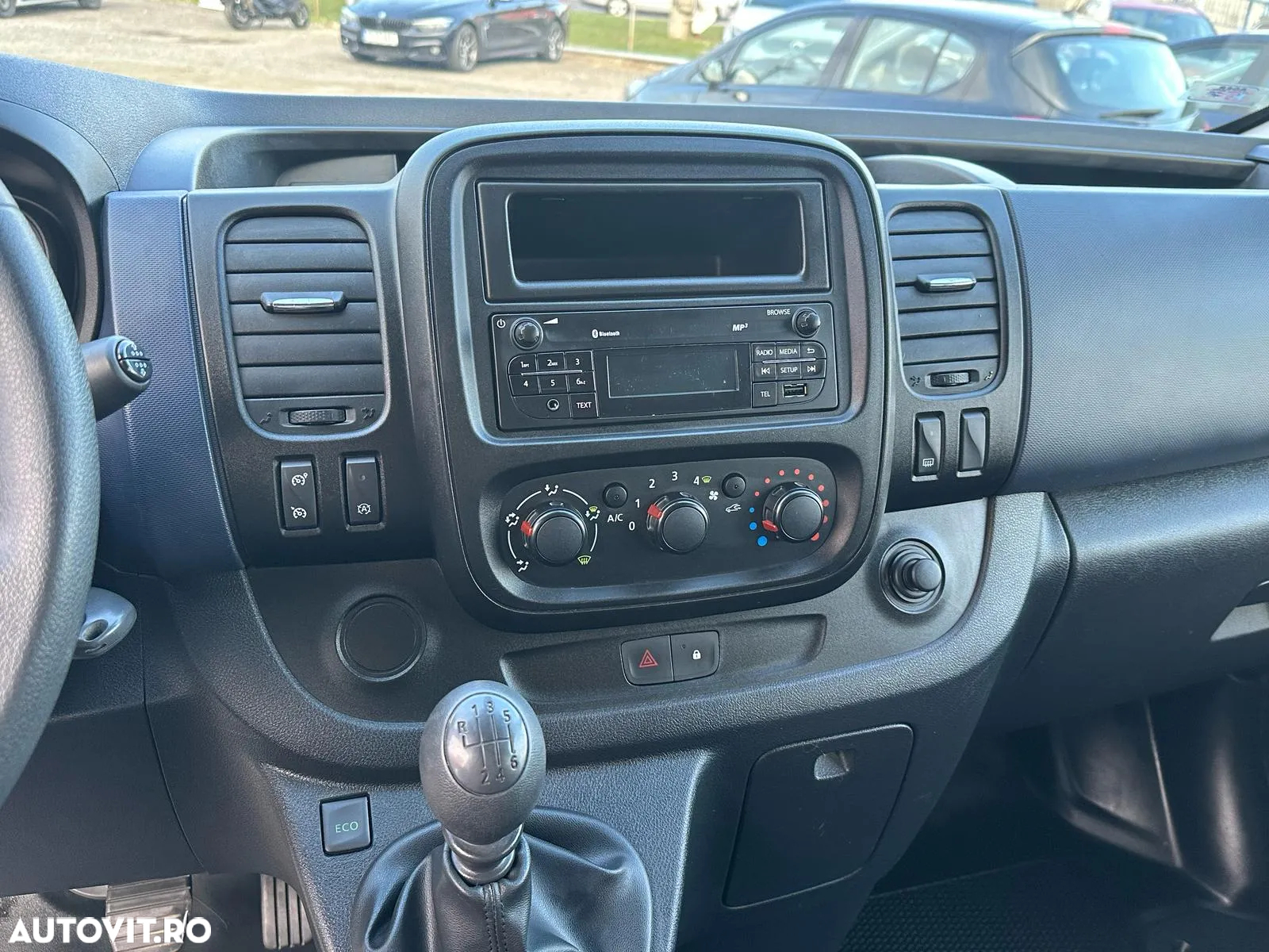 Opel Vivaro - 10