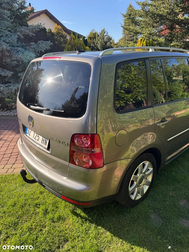 Volkswagen Touran 2.0 TDI DPF Highline - 11
