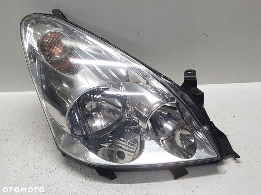 TOYOTA COROLLA VERSO 04- LAMPA PRAWY PRZÓD - 1