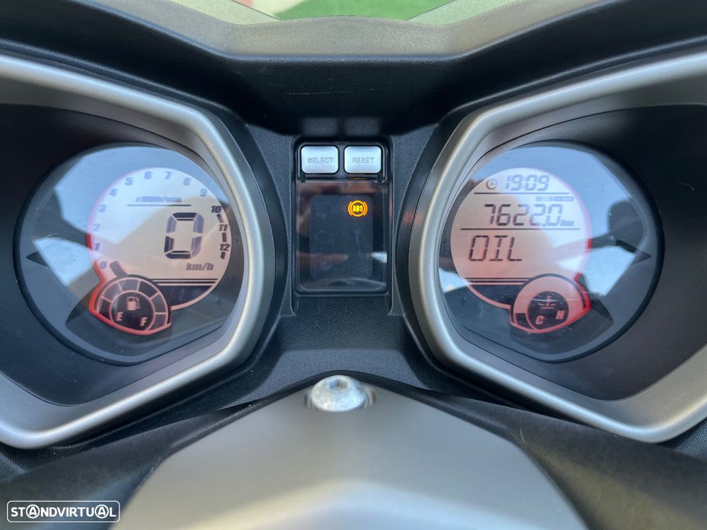 Yamaha X-Max - 6