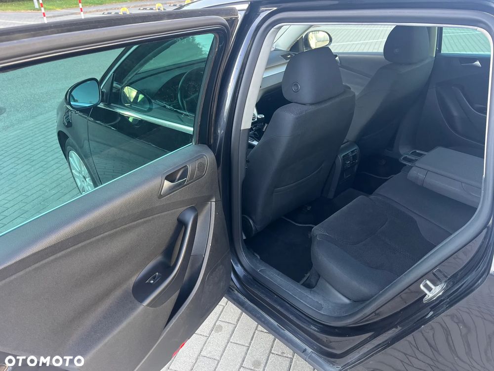 Volkswagen Passat - 25