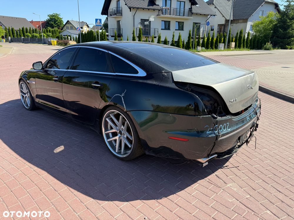 Jaguar XJ - 10