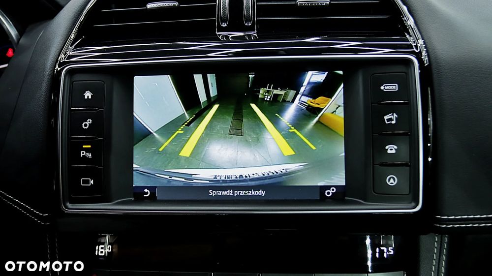 Jaguar F-Pace 20d AWD R-Sport - 24