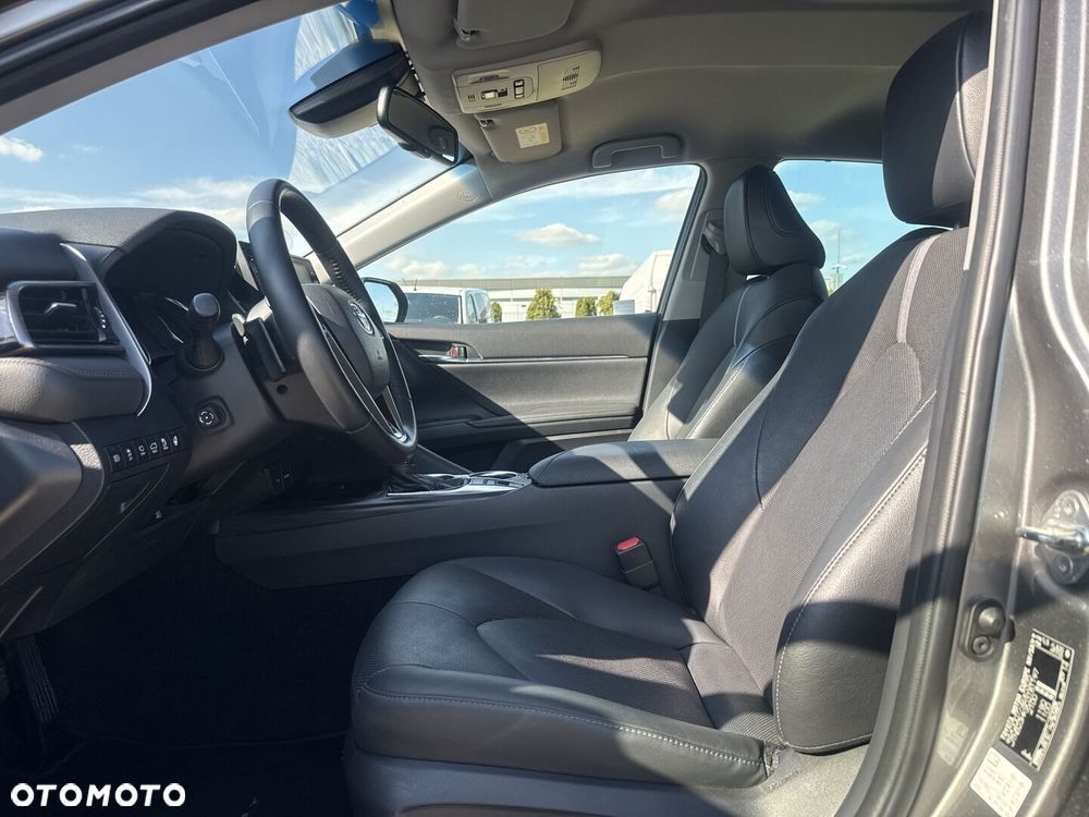 Toyota Camry 2.5 Hybrid Executive CVT - 17