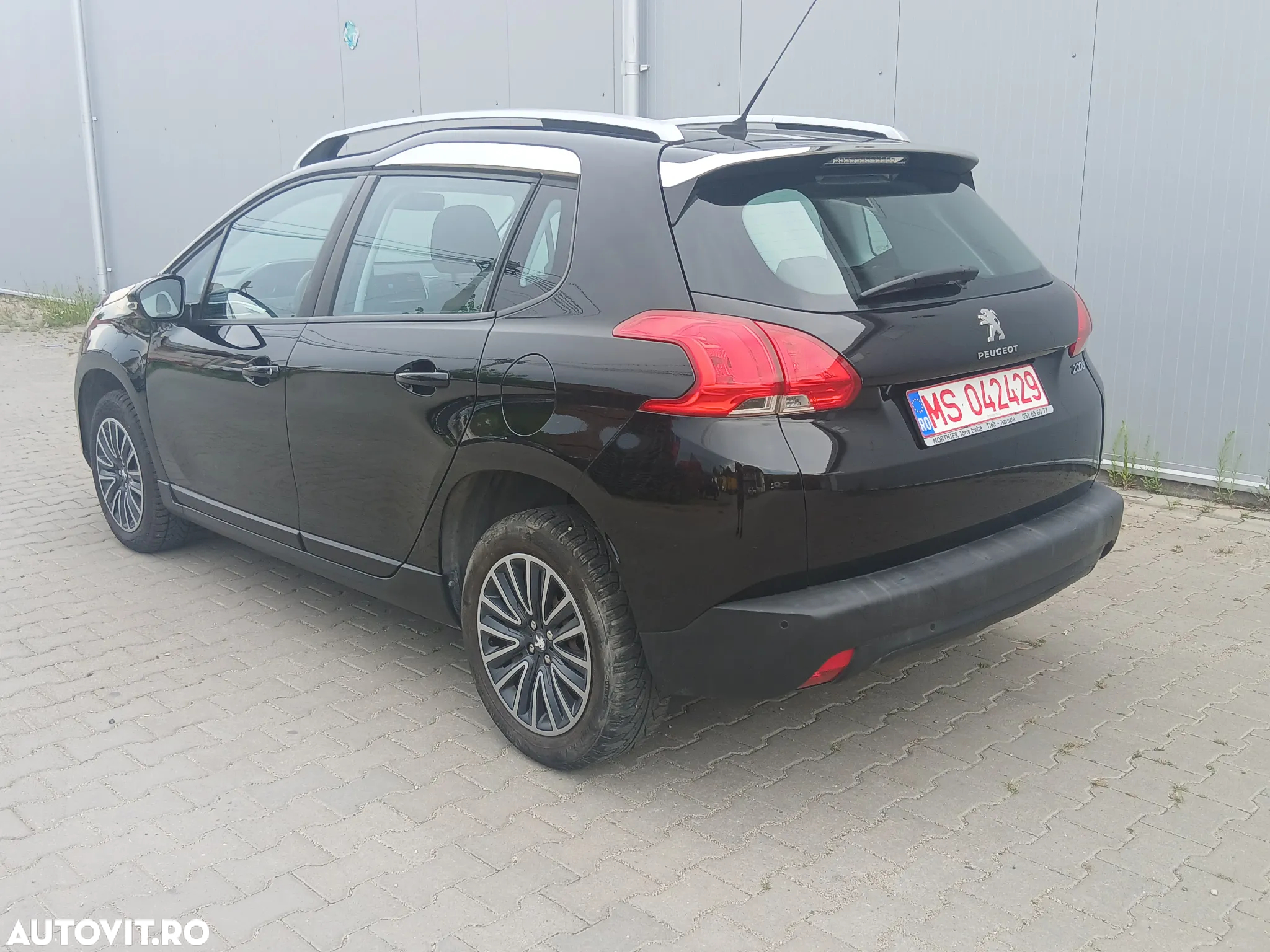 Peugeot 2008 1.2 L PureTech Active - 6