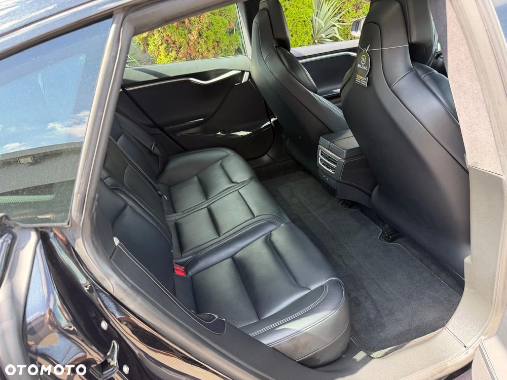 Tesla Model S - 12