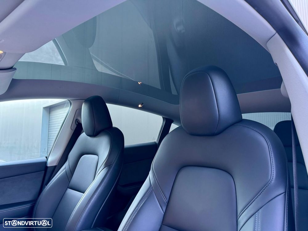 Tesla Model Y Long Range Dual Motor AWD - 28