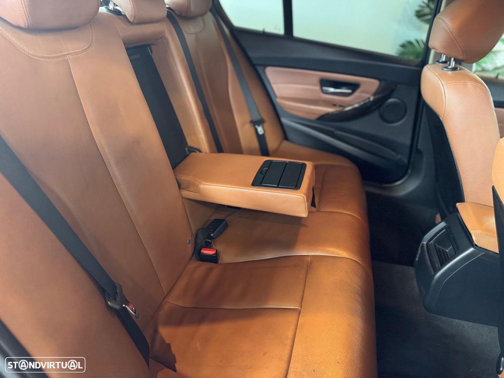 BMW 320 d EfficientDynamics Line Luxury - 29