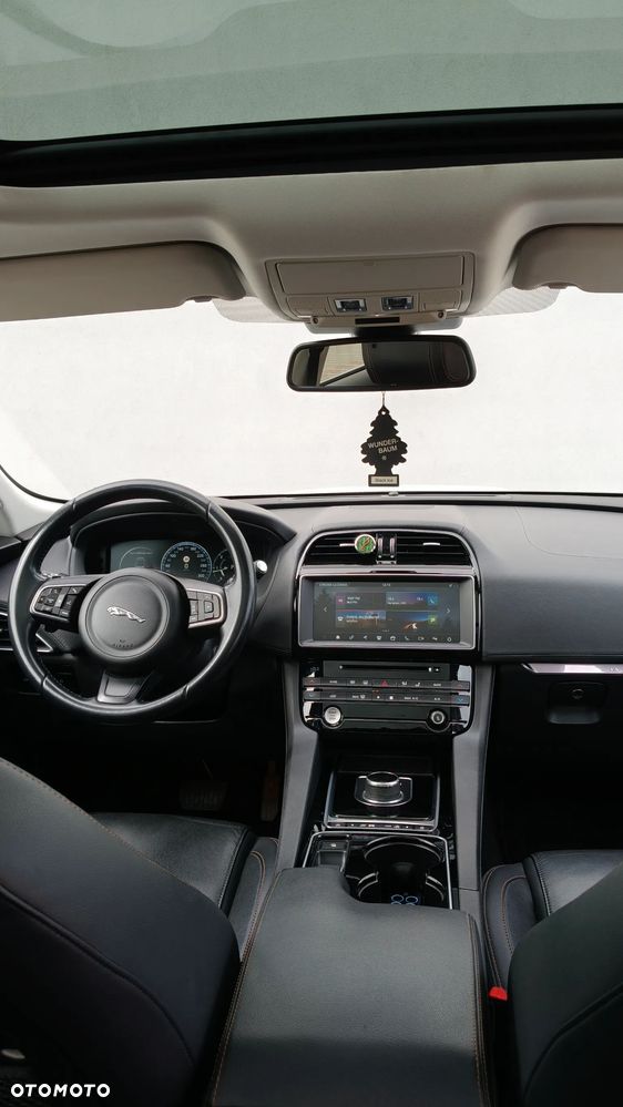 Jaguar F-Pace - 21
