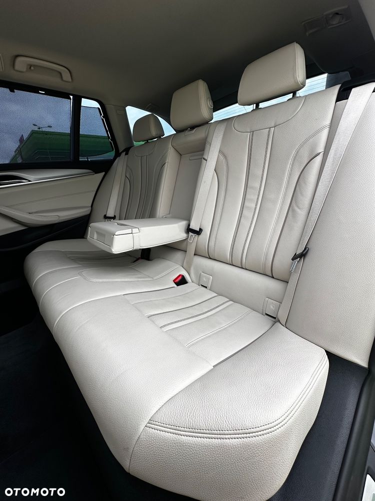 BMW Seria 5 520d Touring Luxury Line - 9