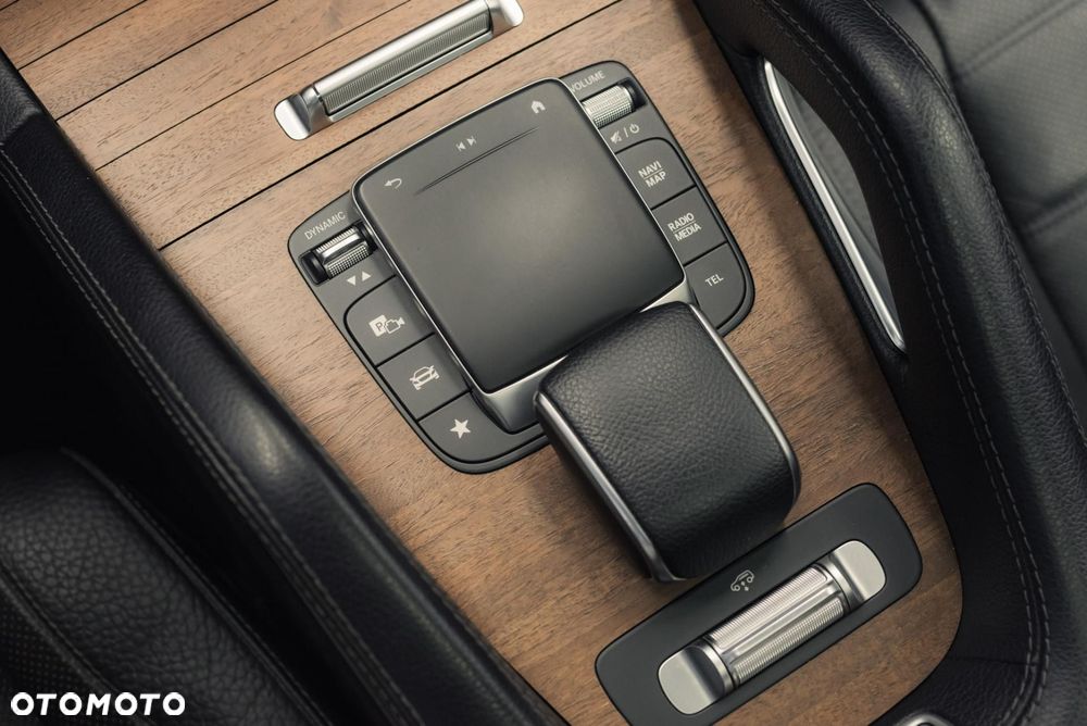 Mercedes-Benz GLS - 23