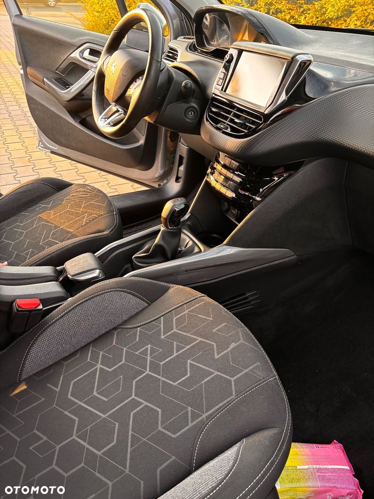 Peugeot 2008 1.2 Pure Tech Style S&S - 13