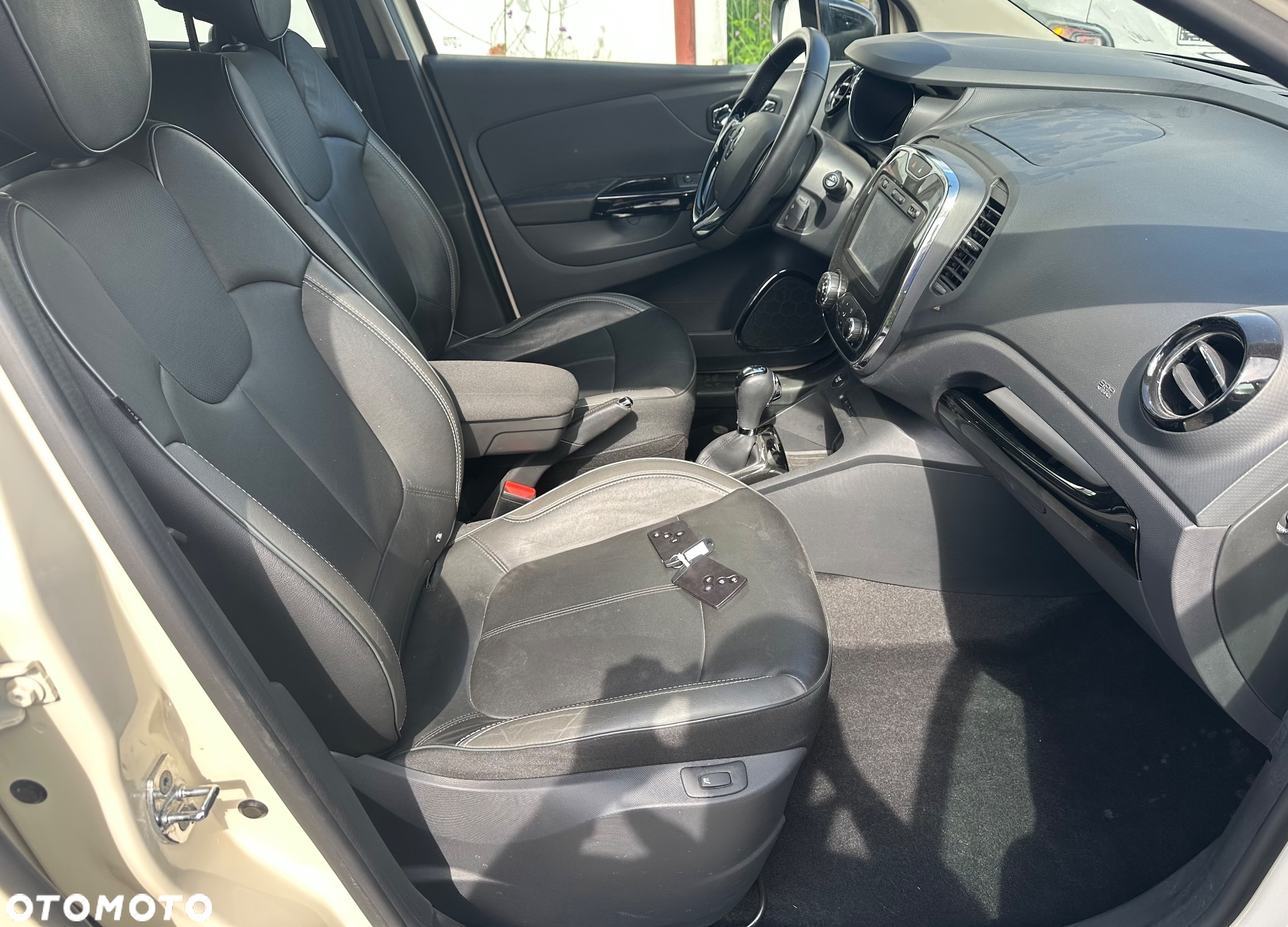 Renault Captur 1.2 Energy TCe Limited EDC - 29