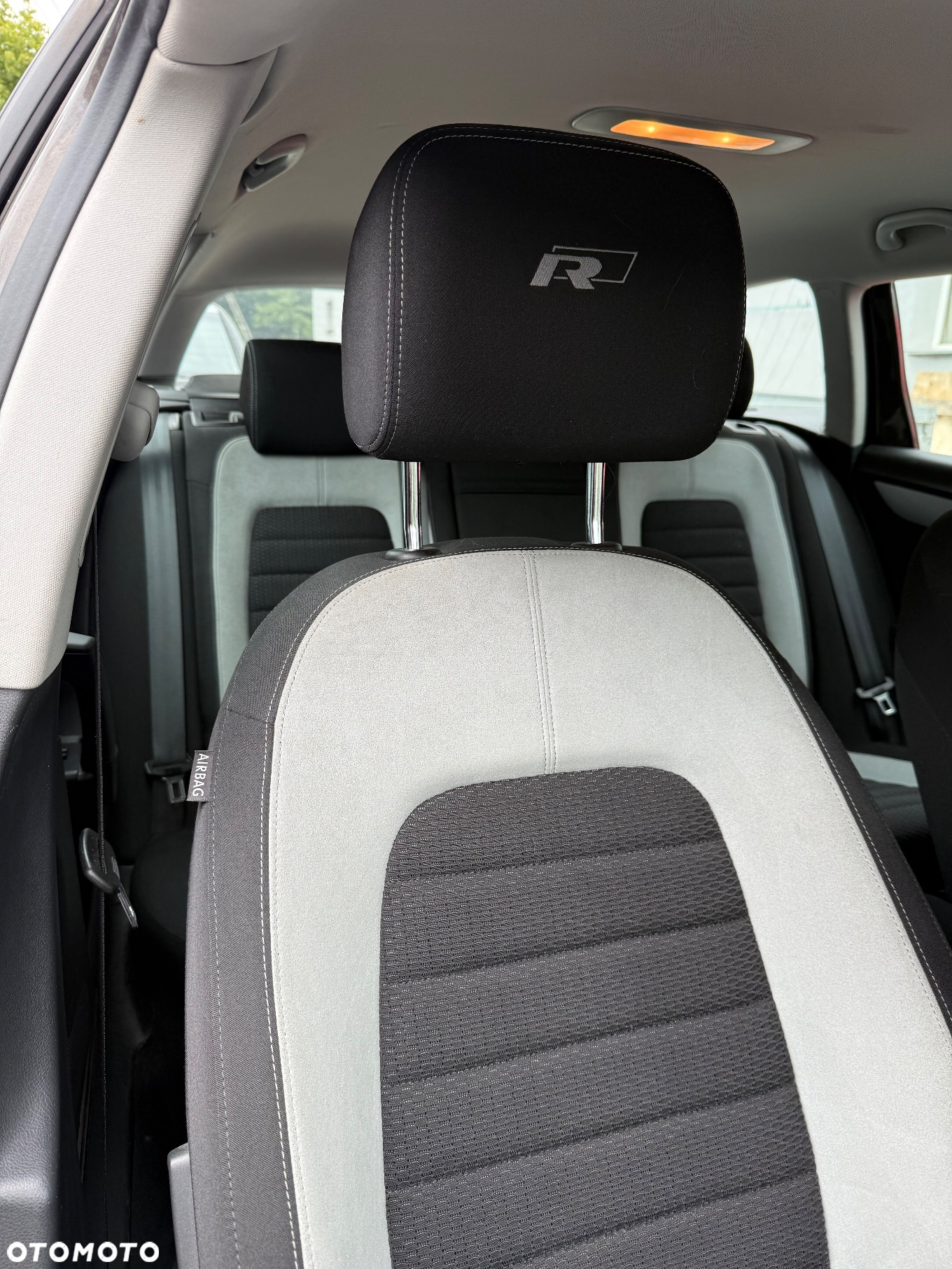Volkswagen Passat Variant 2.0 TDI BlueMotion Technology R-Line - 16