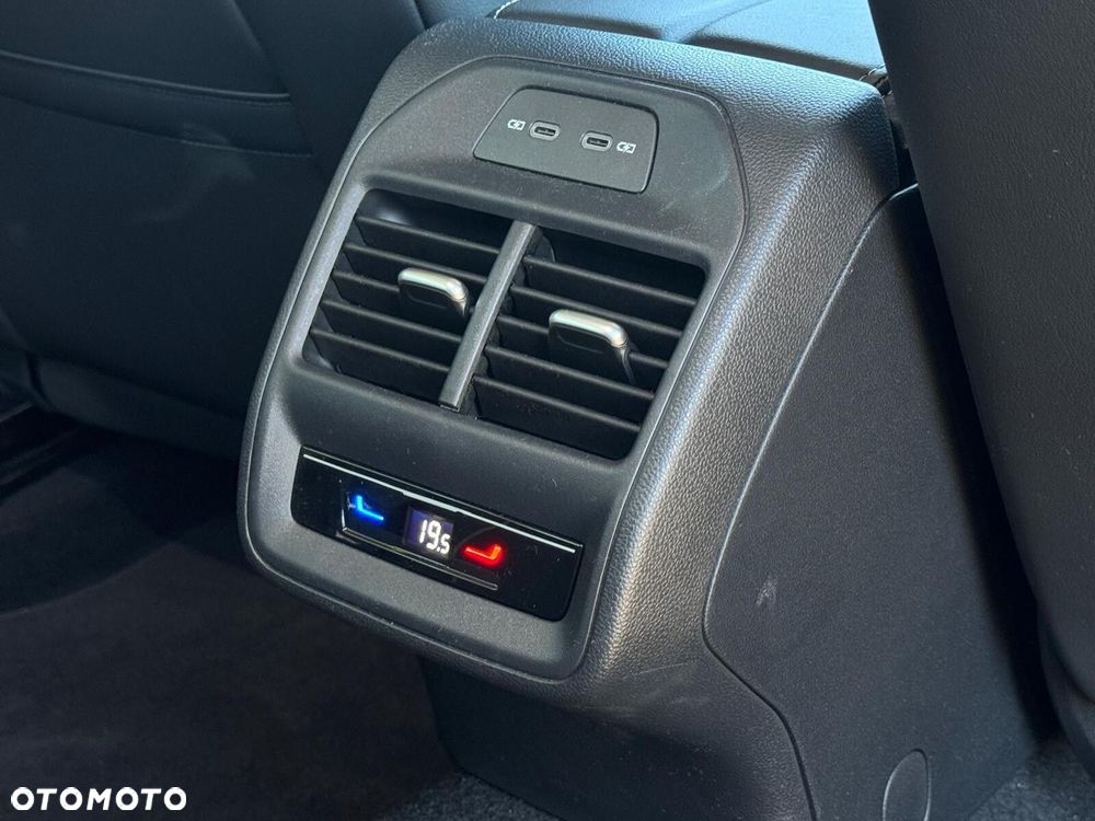 Volkswagen Passat Variant 2.0 TDI SCR Business Plus DSG - 18