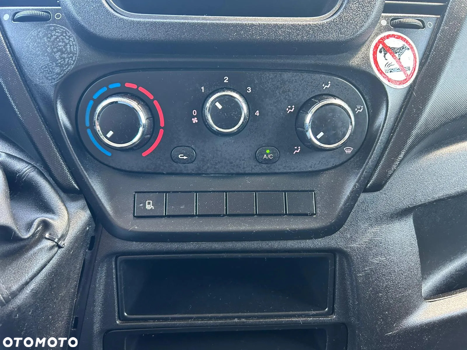 Iveco Daily 35C15 3.0 HPI Kontener 8 palet + winda 750kg + drzwi boczne **Niski przebieg**KLIMA**Serwis**Sprowadzony**Bez AdBlue** - 13
