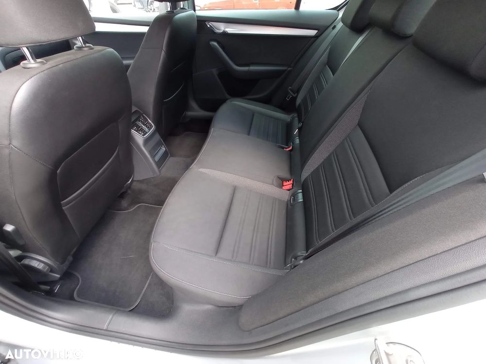 Skoda Octavia 2.0 TDI DSG Ambition - 19