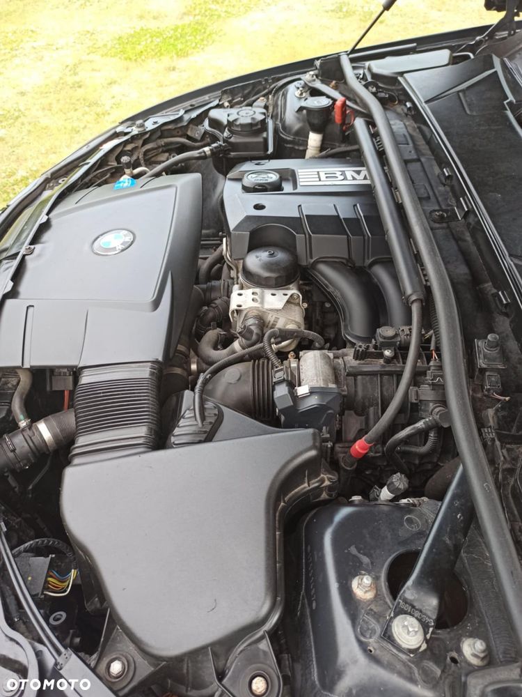 BMW Seria 3 318i Touring - 12