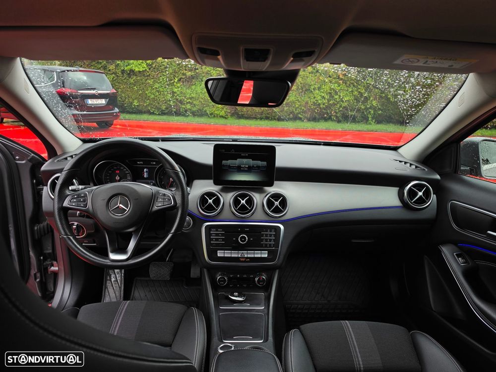 Mercedes-Benz GLA 200 Urban Aut. - 17