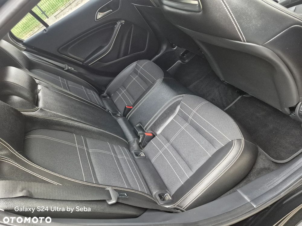 Mercedes-Benz GLA 200 7G-DCT - 19