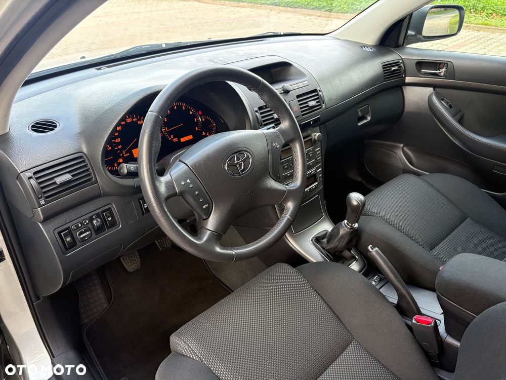 Toyota Avensis 1.8 VVT-i Edition - 19