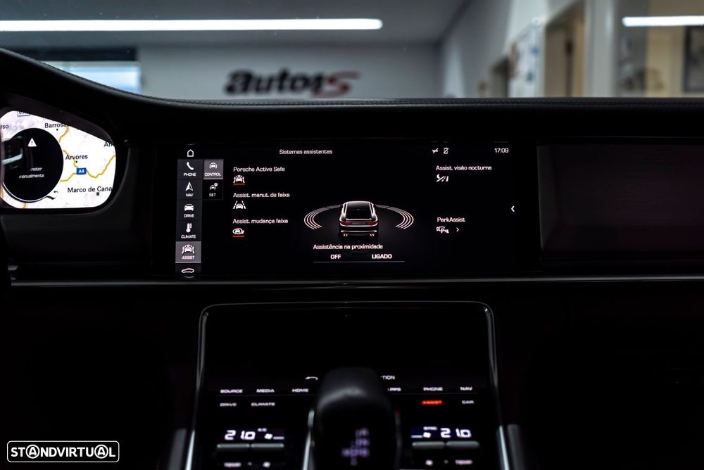 Porsche Panamera 4 S - 36