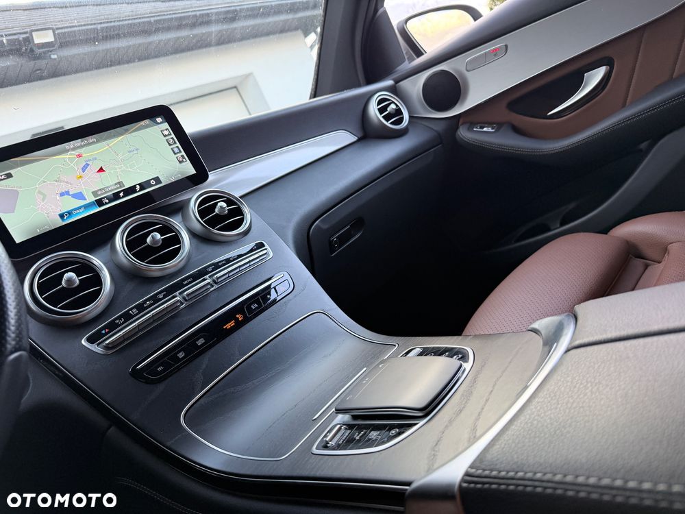 Mercedes-Benz GLC 200 4Matic 9G-TRONIC AMG Line Plus - 16