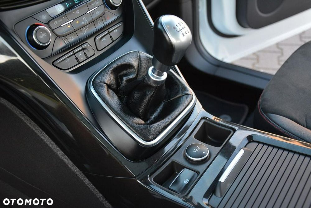 Ford Kuga 1.5 EcoBoost 2x4 ST-Line - 28