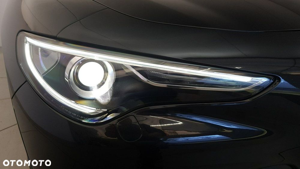 Alfa Romeo Stelvio - 11
