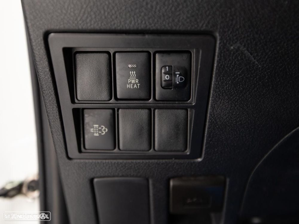 Toyota Hilux 2.4 D-4D 4WD DOUBLE CAB c/IVA - 13