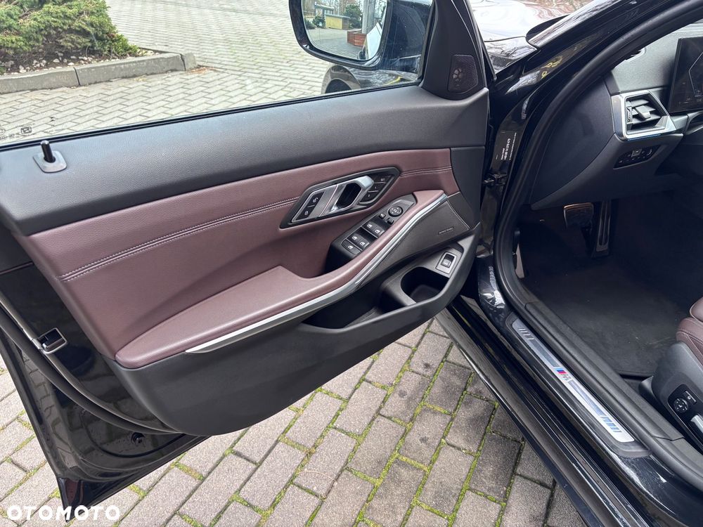 BMW Seria 3 320d xDrive M Sport Shadow sport - 16