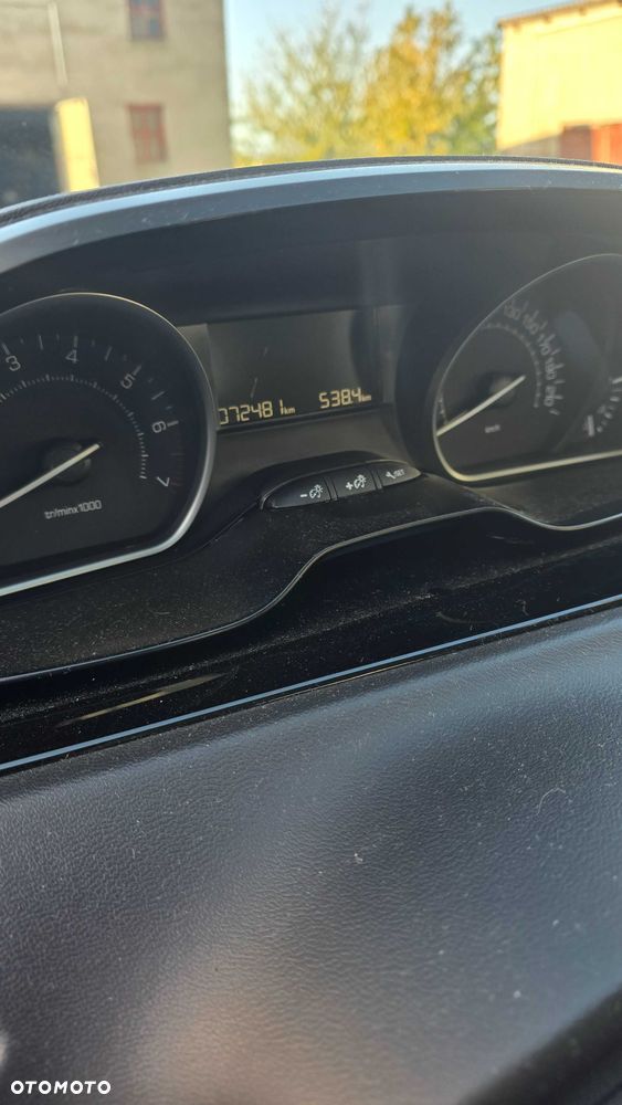 Peugeot 208 - 6