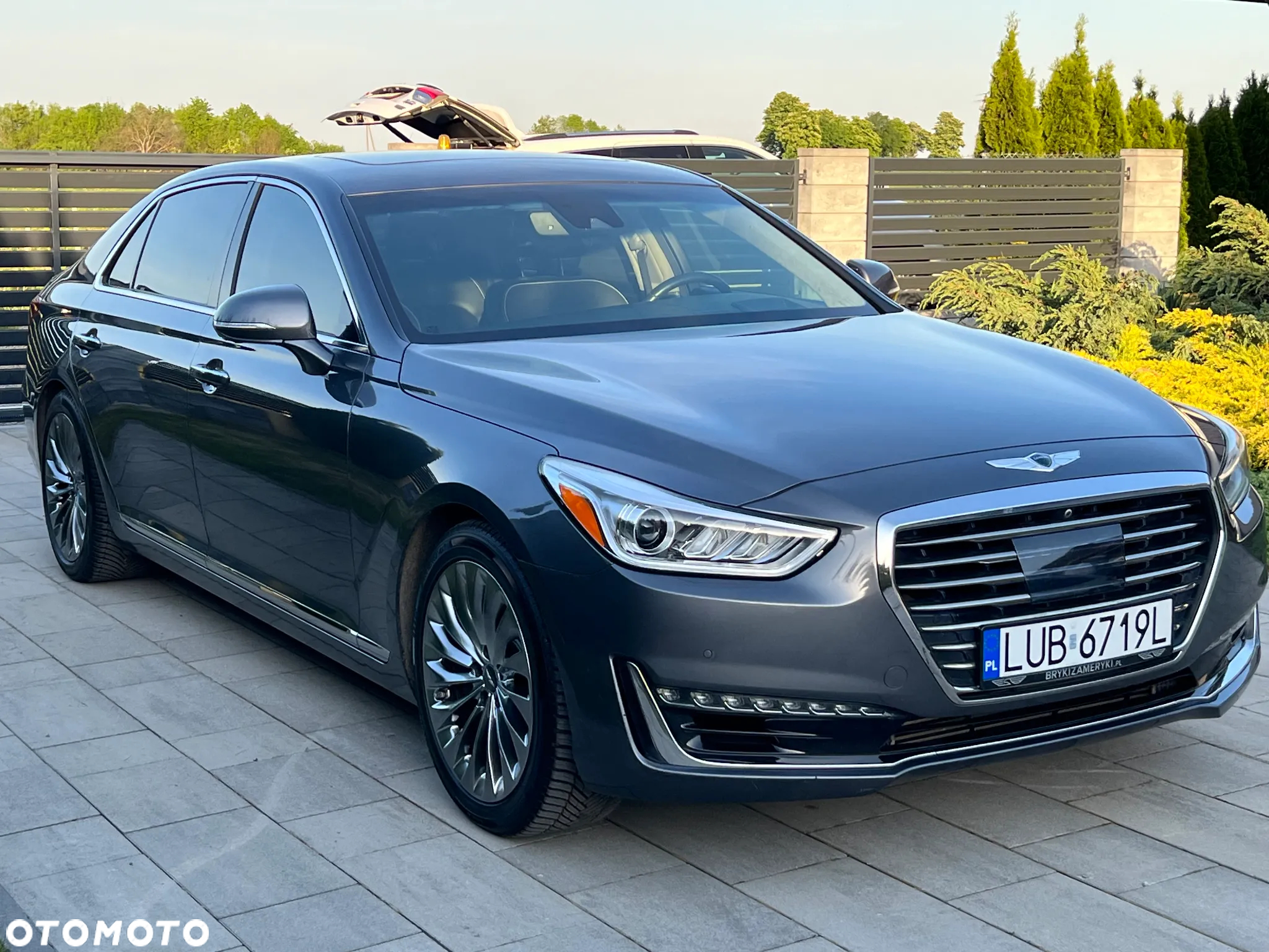 Genesis G90 - 3