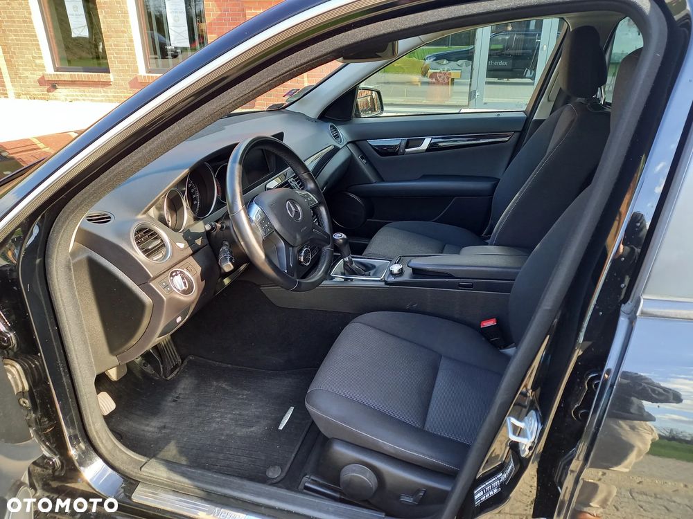 Mercedes-Benz C-Class 2011 photo 4