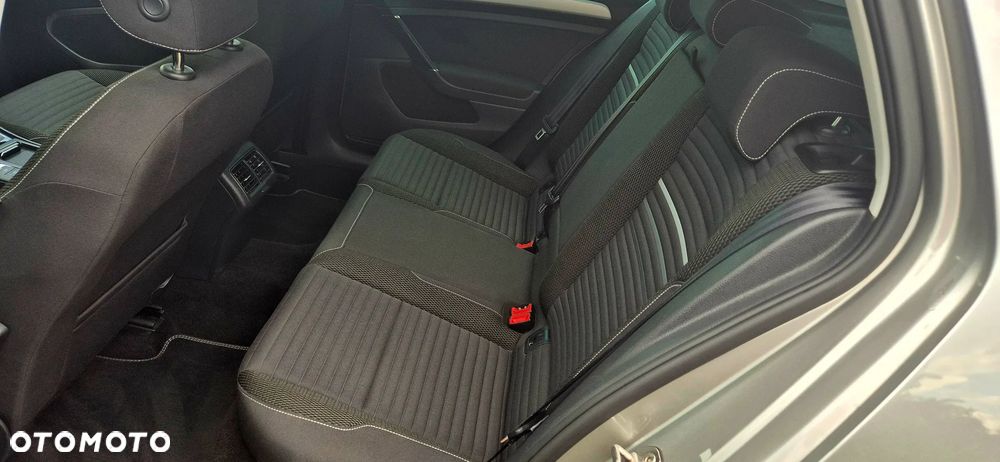 Volkswagen Golf - 11