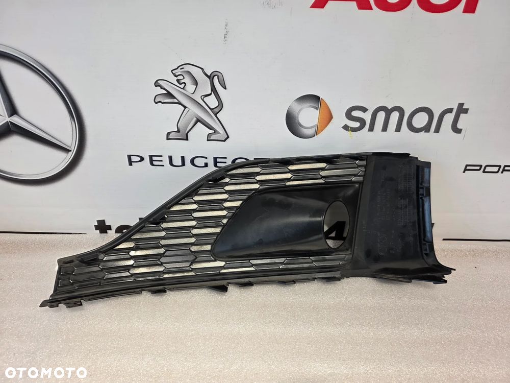 AUDI A5 8W6 LIFT 19- ZWYKŁA LEWA / PRAWA KRATKA BOCZNA ZDERZAKA PRZEDNIEGO PRZÓD NR 8W6807682R / 8W6807681R NR AUKCJI KB22 - 5