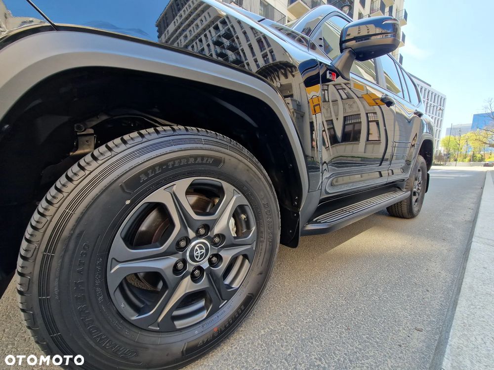 Toyota Land Cruiser - 39