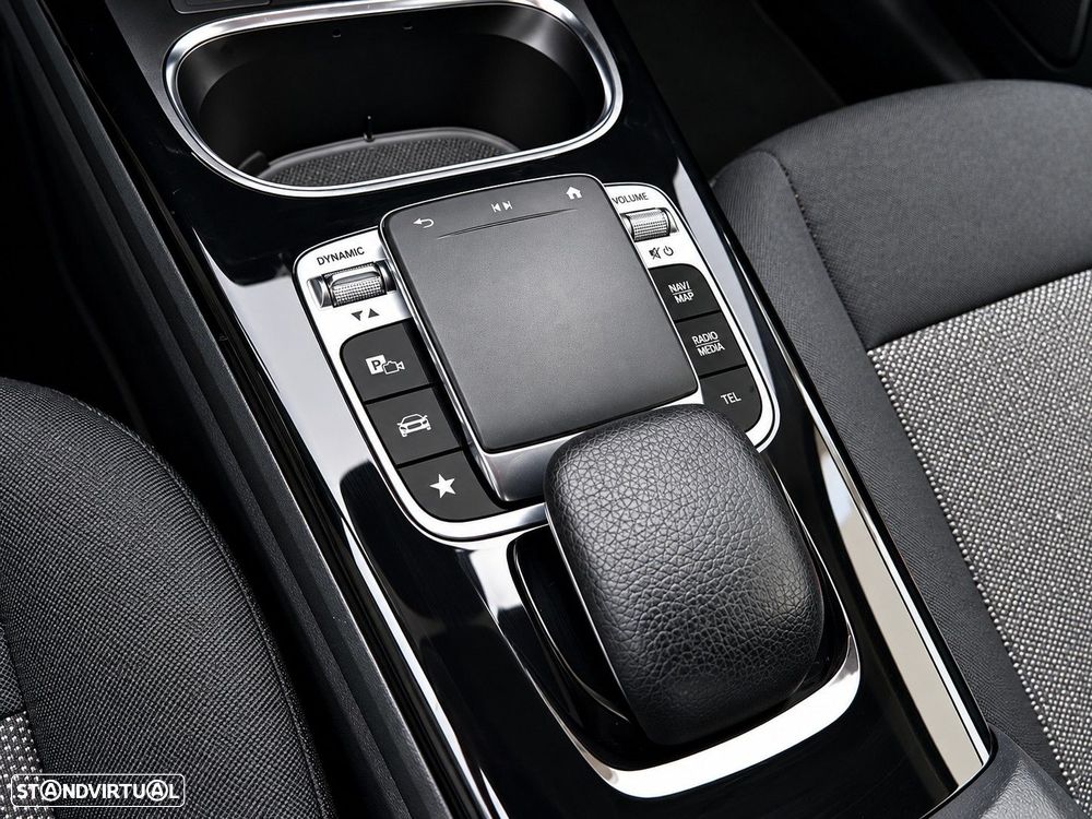 Mercedes-Benz A 180 Limousine d Progressive Aut. - 42