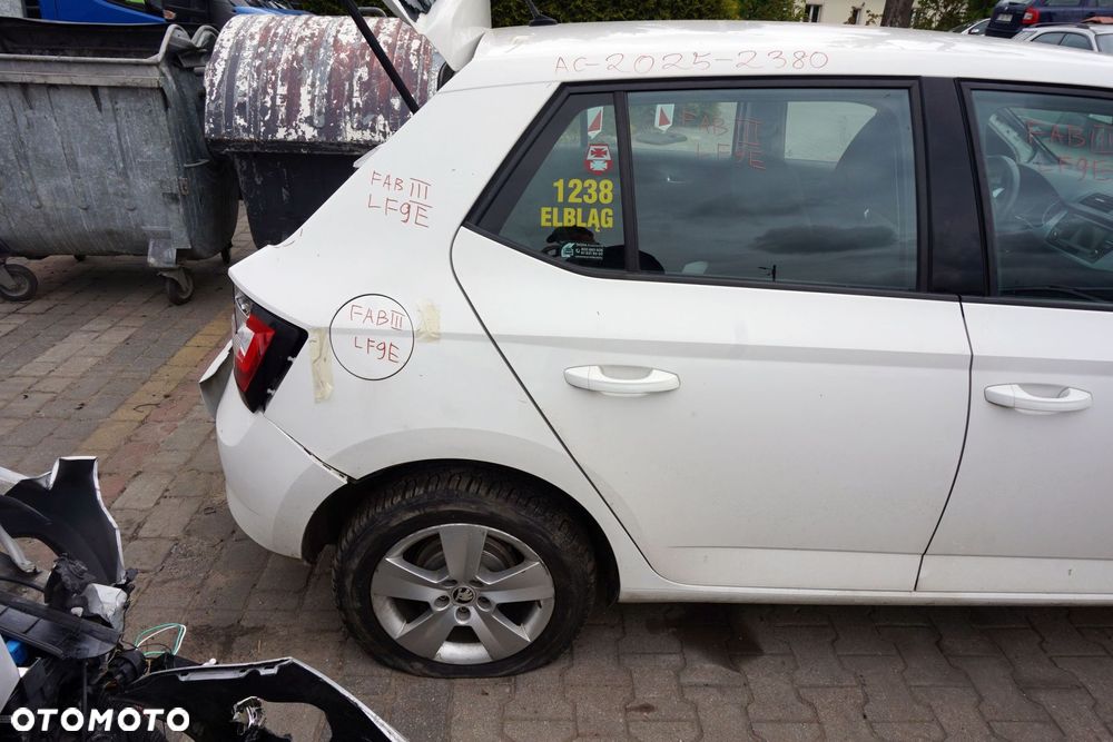 ĆWIARTKA BŁOTNIK TYLNY PRAWY FABIA III NJ3 5D HB LF9E 6V6809602D SKODA 2014-2018 - 2