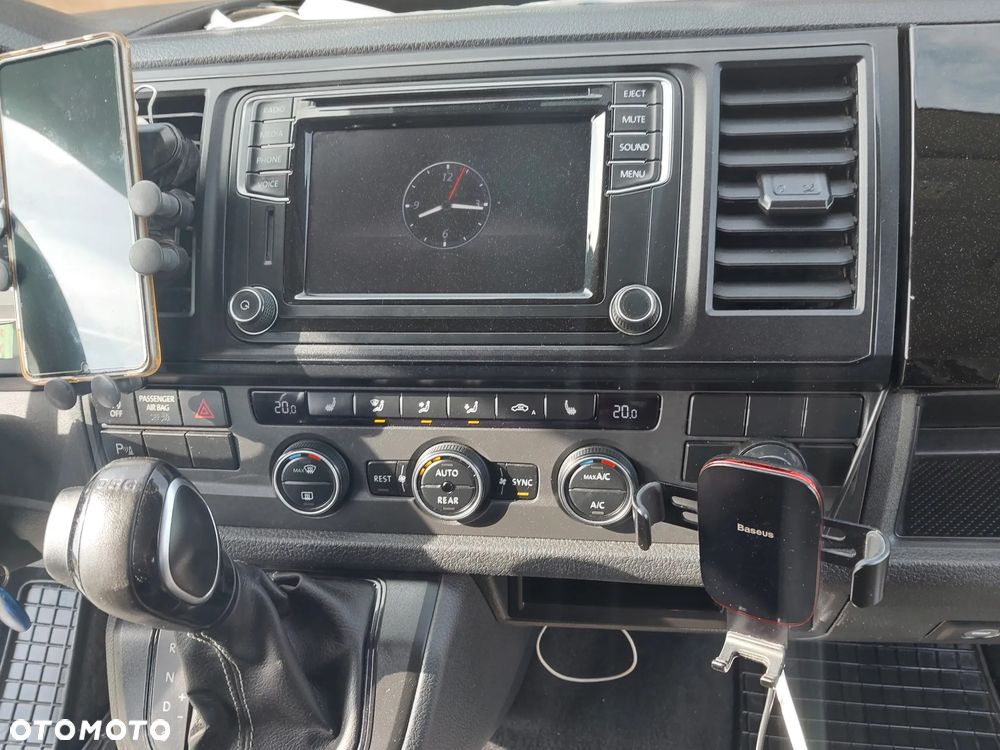 Volkswagen Caravelle - 14