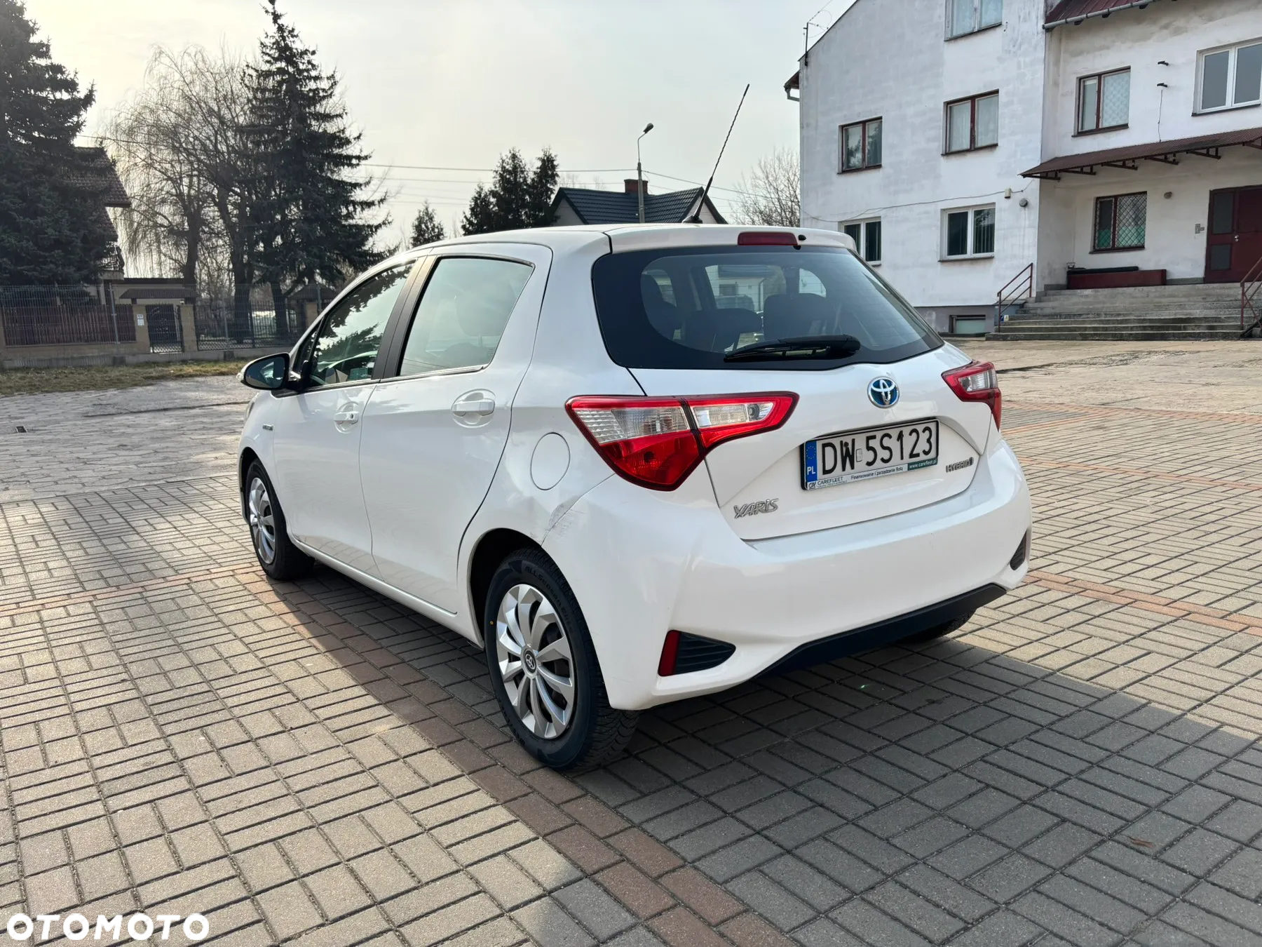 Toyota Yaris Hybrid 100 Premium - 8